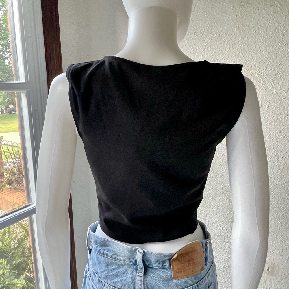 PrettyLittleThing Ruffle Crop Top - Picture 4 of 6